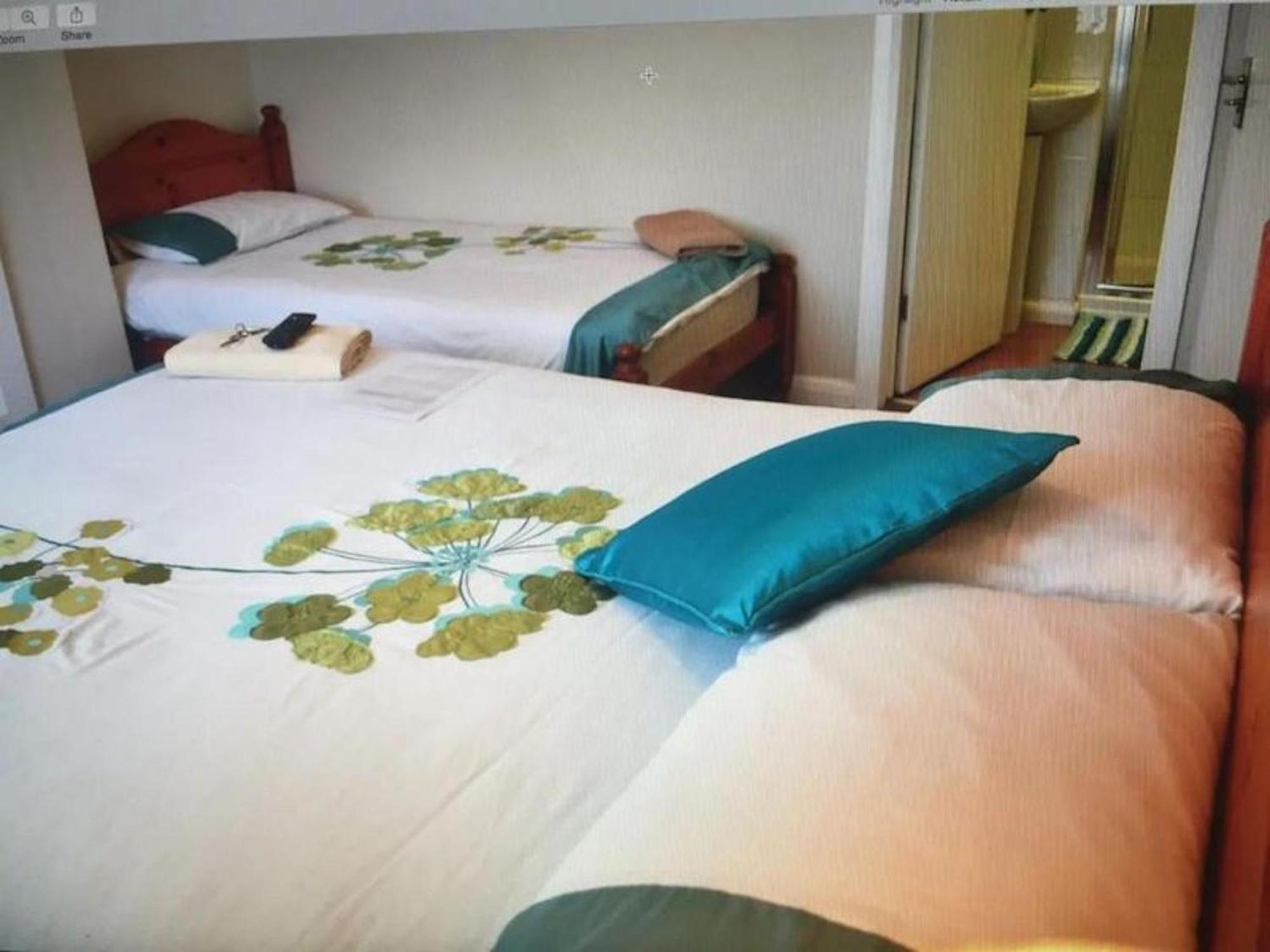 Room In Guest Room - Comfortable Family Room With Tv, Free Fast Wifi, Sleeps 4 With 1 Bunk Bed Hayes  Exterior photo
