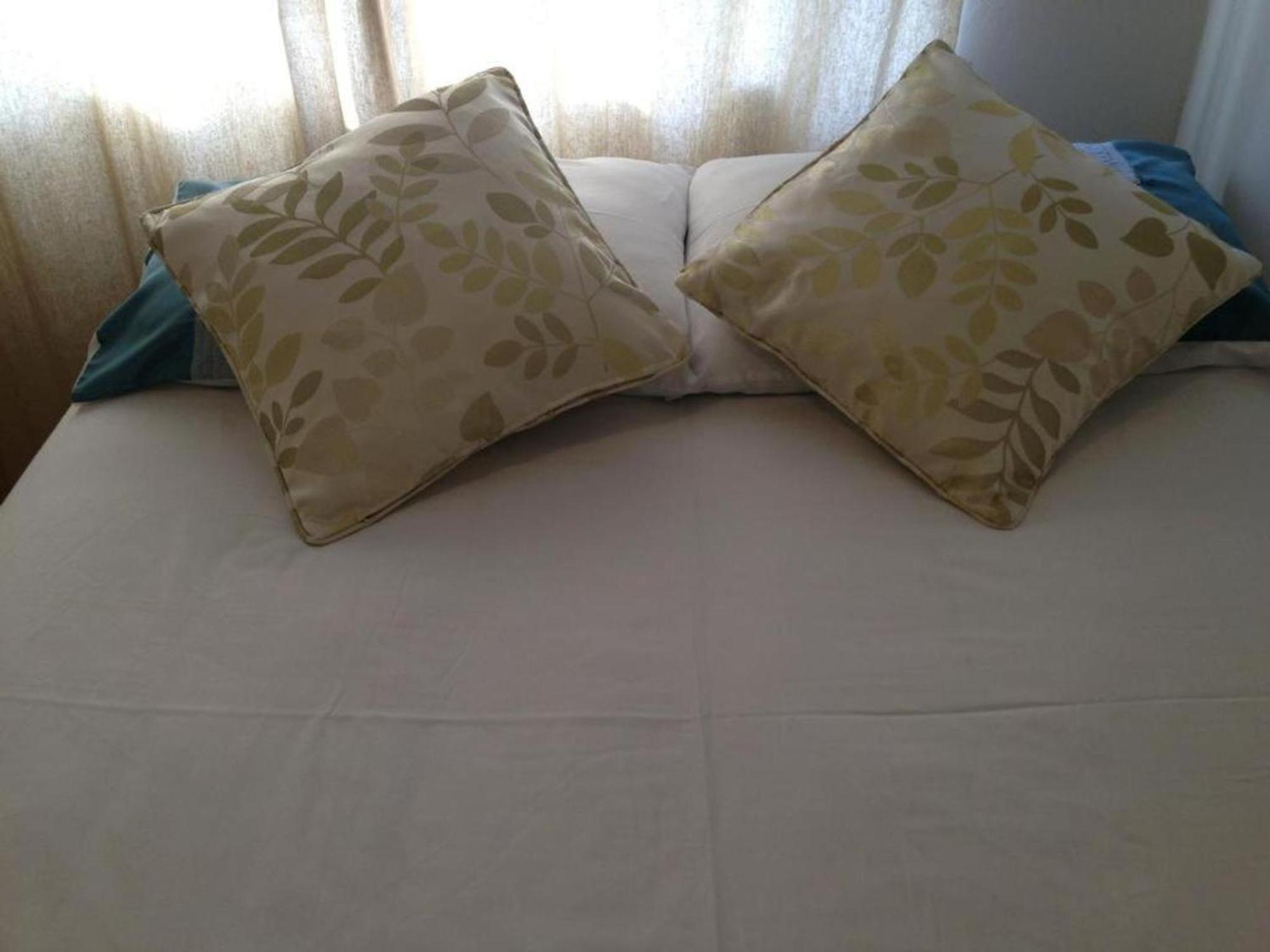 Room In Guest Room - Comfortable Family Room With Tv, Free Fast Wifi, Sleeps 4 With 1 Bunk Bed Hayes  Exterior photo